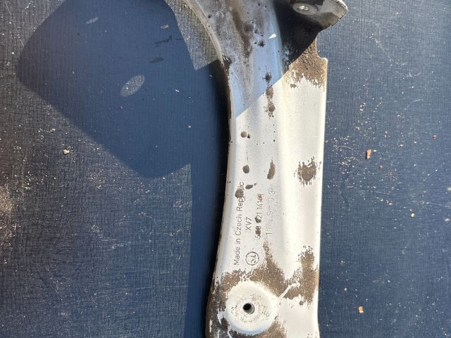 bontott SKODA OCTAVIA III Bal Sárvédő Oldaltartó