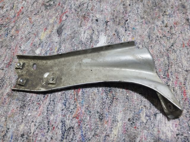 bontott SKODA OCTAVIA III Bal Sárvédő Oldaltartó