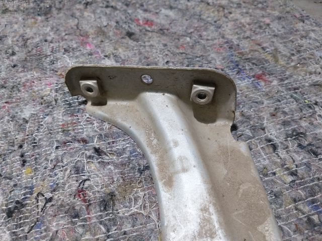 bontott SKODA OCTAVIA III Bal Sárvédő Oldaltartó