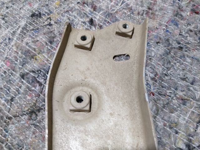 bontott SKODA OCTAVIA III Bal Sárvédő Oldaltartó