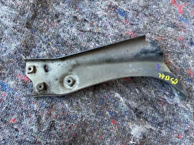 bontott SKODA OCTAVIA III Bal Sárvédő Oldaltartó