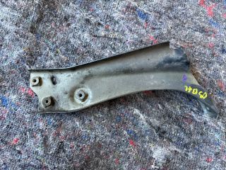 bontott SKODA OCTAVIA III Bal Sárvédő Oldaltartó