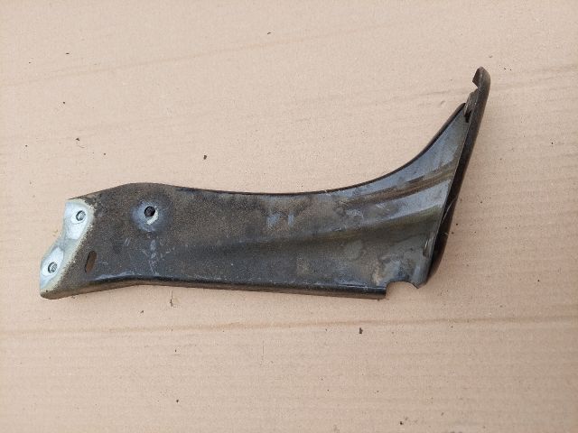 bontott SKODA OCTAVIA III Bal Sárvédő Oldaltartó