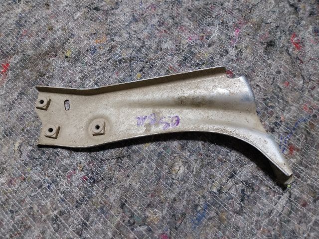 bontott SKODA OCTAVIA III Bal Sárvédő Oldaltartó