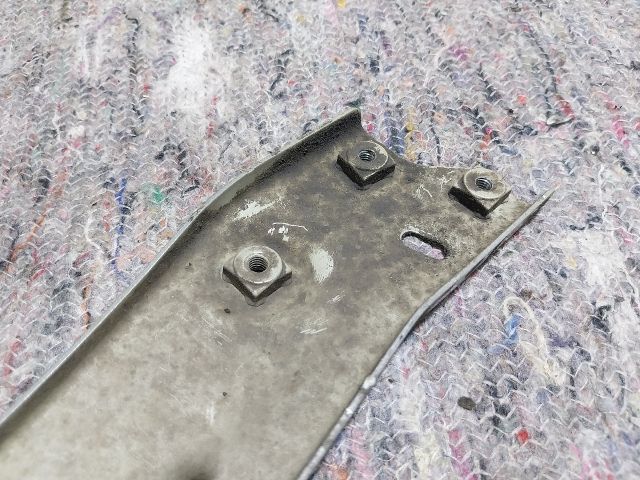 bontott SKODA OCTAVIA III Bal Sárvédő Oldaltartó