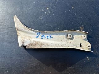 bontott SKODA OCTAVIA III Bal Sárvédő Oldaltartó