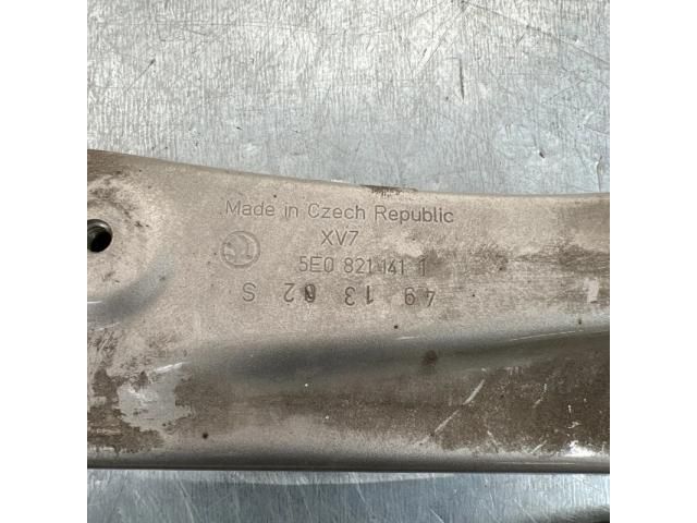 bontott SKODA OCTAVIA III Bal Sárvédő Oldaltartó