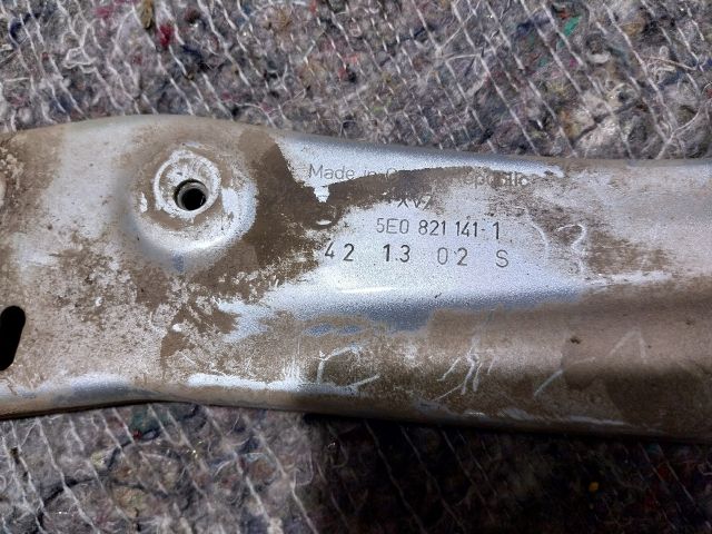 bontott SKODA OCTAVIA III Bal Sárvédő Oldaltartó