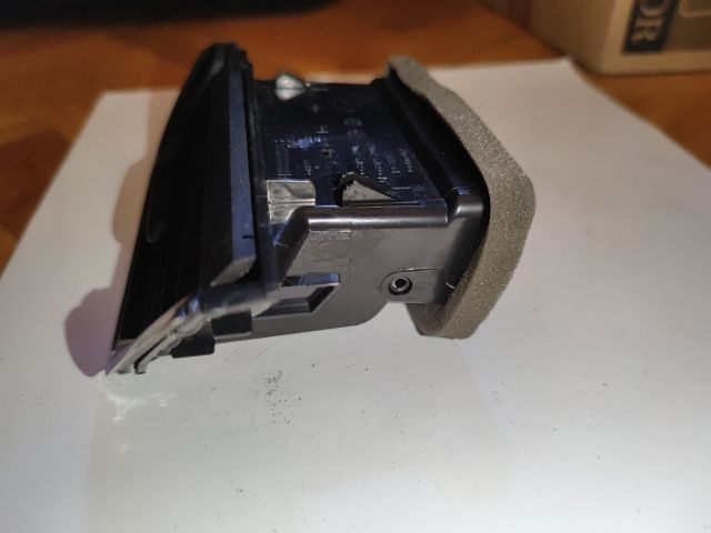 bontott SKODA OCTAVIA III Bal Szellőző