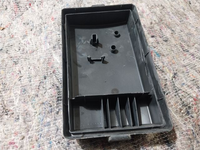 bontott SKODA OCTAVIA III Biztosítéktábla Fedél