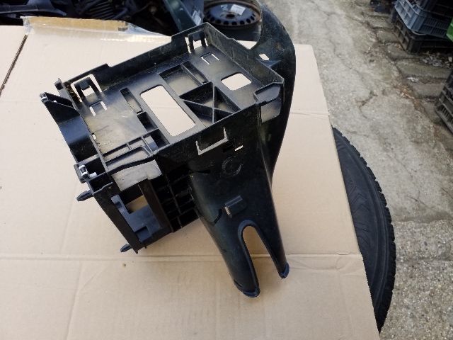 bontott SKODA OCTAVIA III Biztosítéktábla Utastér