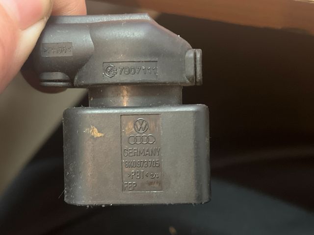 bontott SKODA OCTAVIA III Csatlakozó