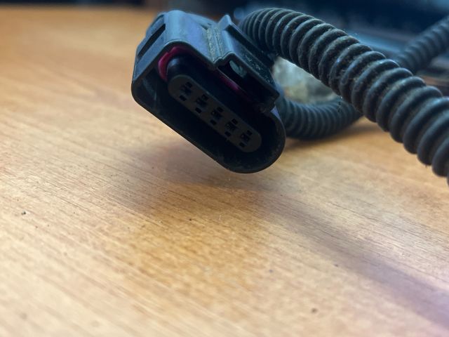 bontott SKODA OCTAVIA III Csatlakozó