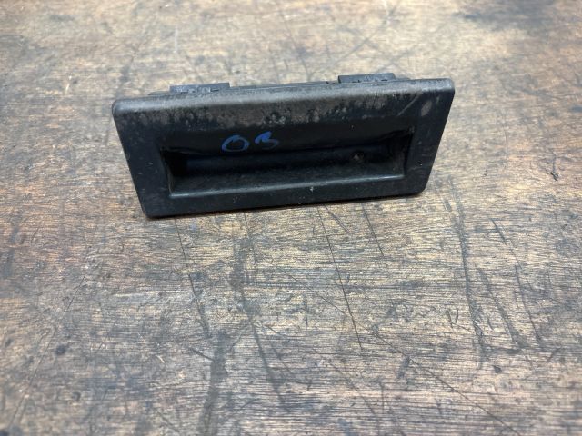 bontott SKODA OCTAVIA III Csomagtér Nyitó Kar / Gomb