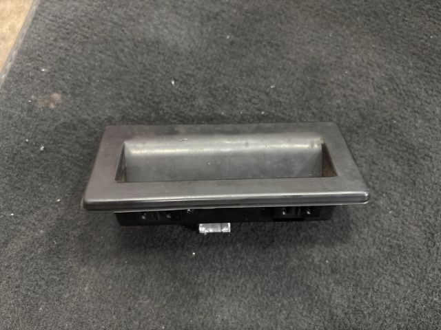 bontott SKODA OCTAVIA III Csomagtér Nyitó Kar / Gomb