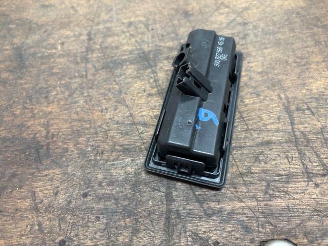 bontott SKODA OCTAVIA III Csomagtér Nyitó Kar / Gomb