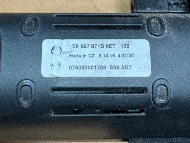 bontott SKODA OCTAVIA III Csomagtér Roló