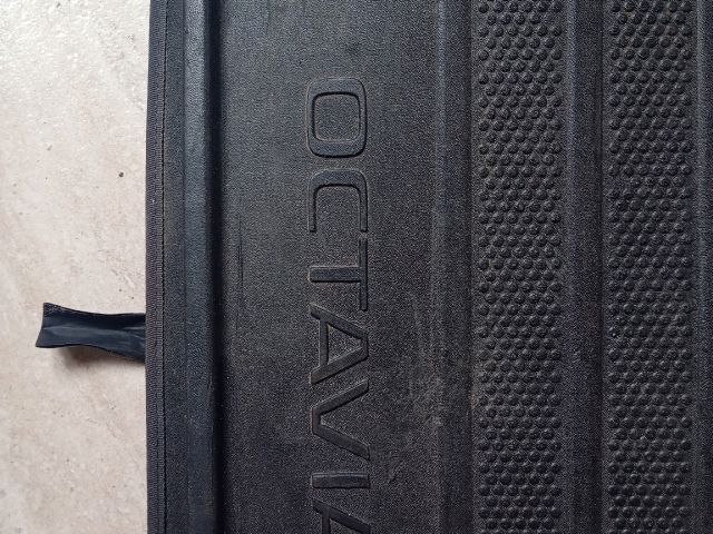 bontott SKODA OCTAVIA III Csomagtér Tálca