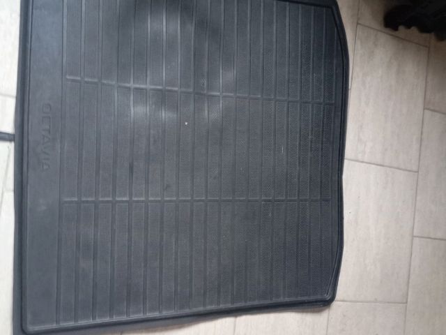 bontott SKODA OCTAVIA III Csomagtér Tálca