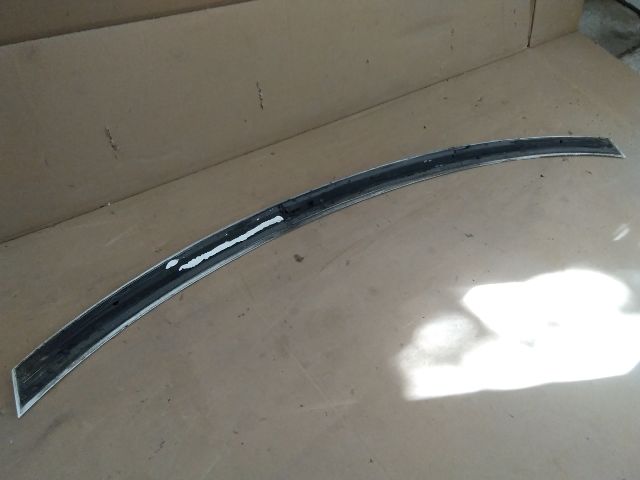 bontott SKODA OCTAVIA III Csomagtérajtó Díszléc