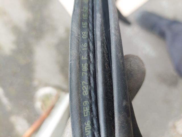 bontott SKODA OCTAVIA III Csomagtérajtó Gumikéder