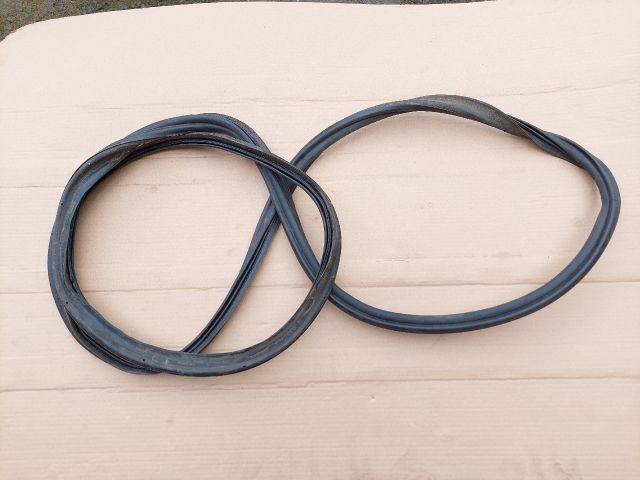 bontott SKODA OCTAVIA III Csomagtérajtó Gumikéder