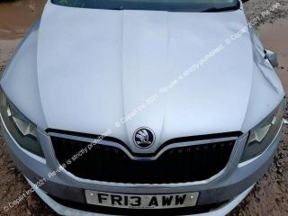 bontott SKODA OCTAVIA III Csomagtérajtó Jobb Zsanér