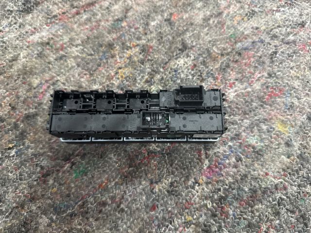 bontott SKODA OCTAVIA III Csomagtérajtó Kapcsoló