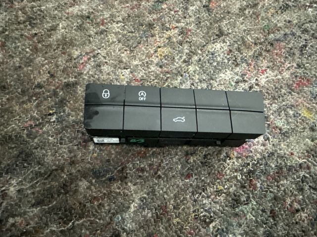 bontott SKODA OCTAVIA III Csomagtérajtó Kapcsoló