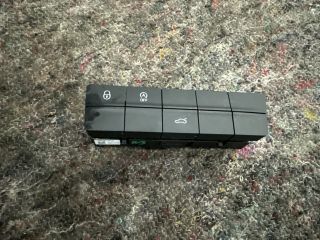 bontott SKODA OCTAVIA III Csomagtérajtó Kapcsoló