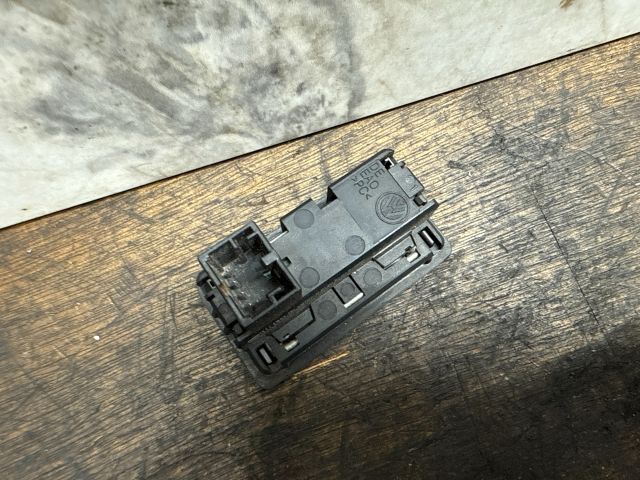 bontott SKODA OCTAVIA III Csomagtérajtó Kapcsoló