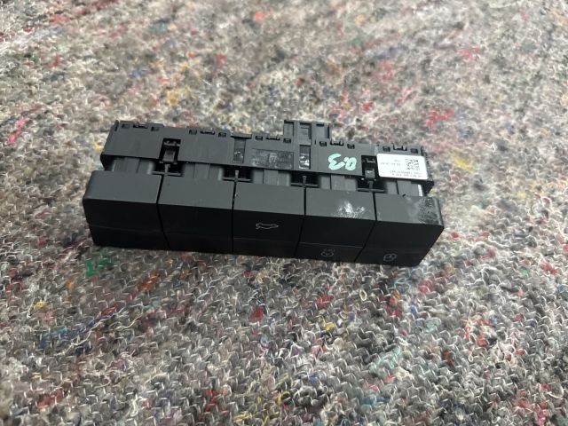 bontott SKODA OCTAVIA III Csomagtérajtó Kapcsoló