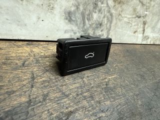 bontott SKODA OCTAVIA III Csomagtérajtó Kapcsoló