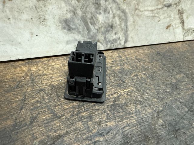 bontott SKODA OCTAVIA III Csomagtérajtó Kapcsoló