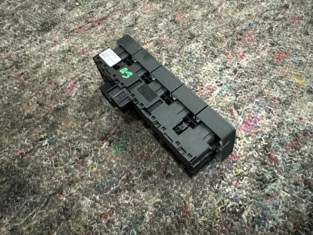 bontott SKODA OCTAVIA III Csomagtérajtó Kapcsoló