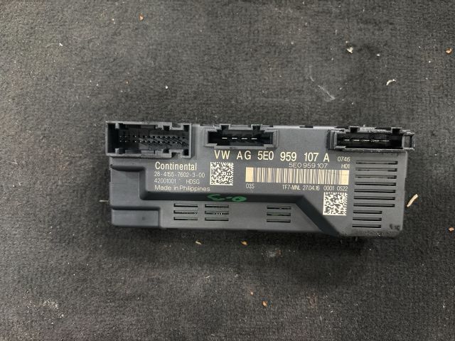 bontott SKODA OCTAVIA III Csomagtérajtó Motor Elektronika