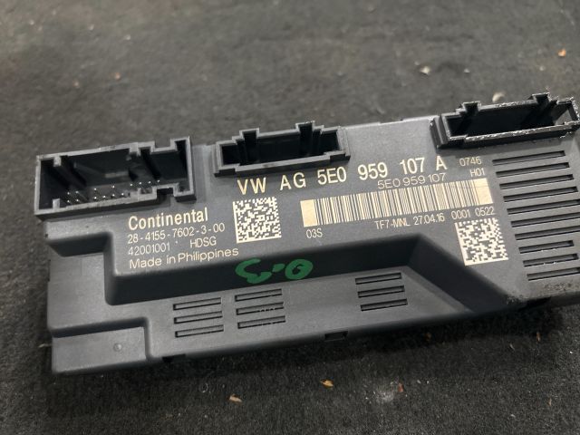 bontott SKODA OCTAVIA III Csomagtérajtó Motor Elektronika