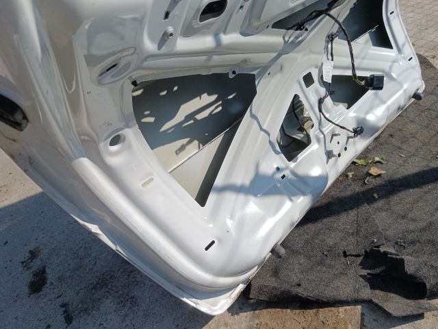 bontott SKODA OCTAVIA III Csomagtérajtó (Részeivel)