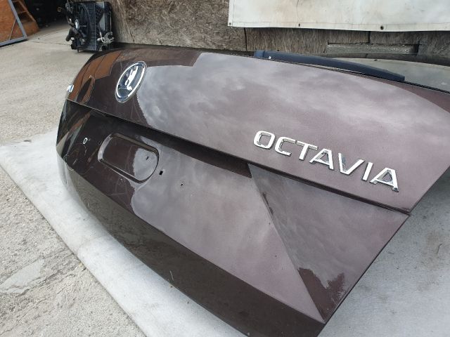 bontott SKODA OCTAVIA III Csomagtérajtó (Részeivel)
