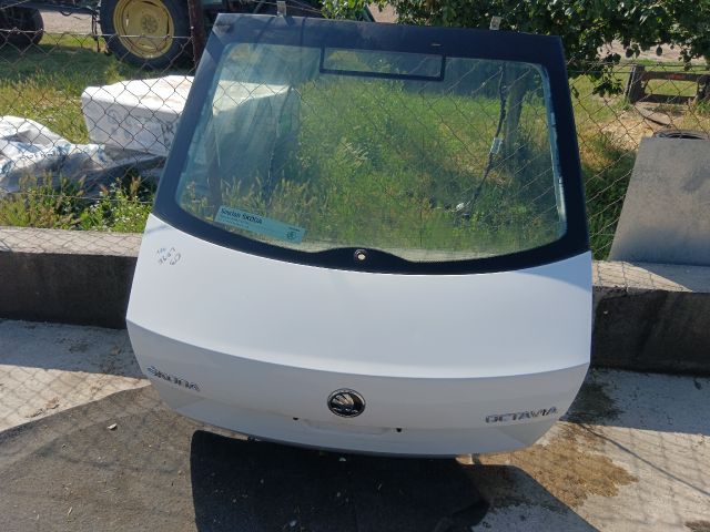 bontott SKODA OCTAVIA III Csomagtérajtó (Részeivel)
