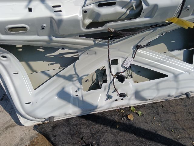 bontott SKODA OCTAVIA III Csomagtérajtó (Részeivel)