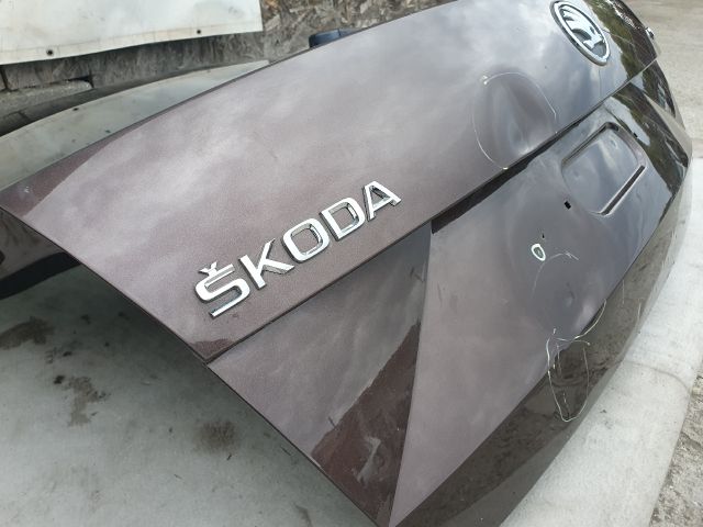 bontott SKODA OCTAVIA III Csomagtérajtó (Részeivel)
