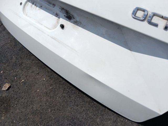 bontott SKODA OCTAVIA III Csomagtérajtó (Részeivel)