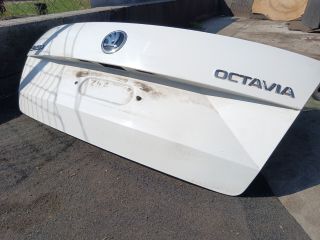 bontott SKODA OCTAVIA III Csomagtérajtó (Részeivel)