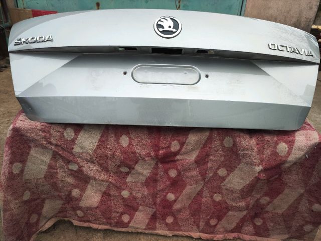 bontott SKODA OCTAVIA III Csomagtérajtó (Üres lemez)