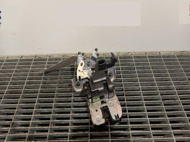 bontott SKODA OCTAVIA III Csomagtérajtó Ütköző