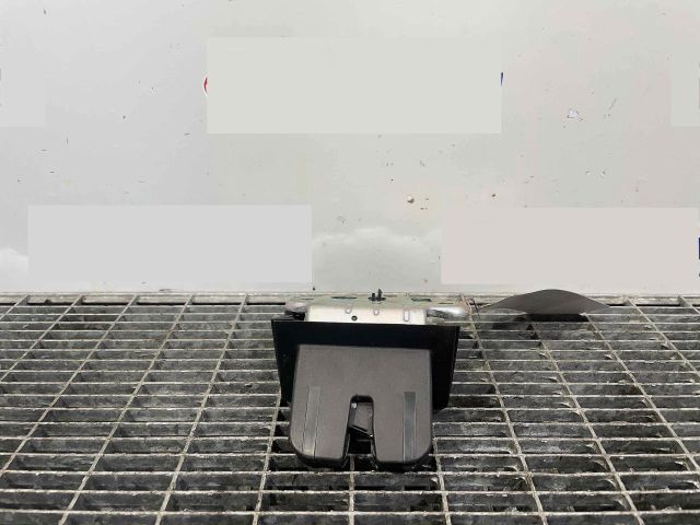 bontott SKODA OCTAVIA III Csomagtérajtó Ütköző