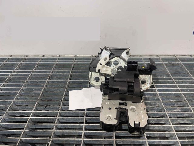 bontott SKODA OCTAVIA III Csomagtérajtó Ütköző