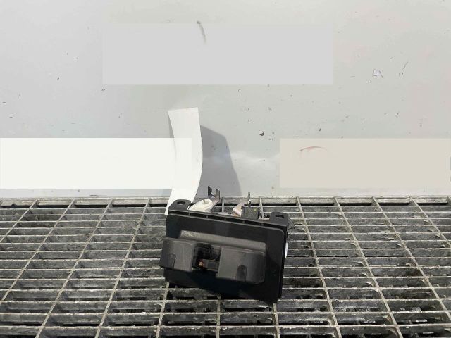 bontott SKODA OCTAVIA III Csomagtérajtó Ütköző