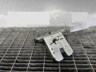 bontott SKODA OCTAVIA III Csomagtérajtó Ütköző